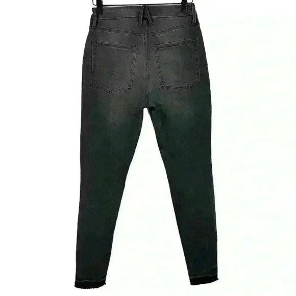 Good American Good Legs Crop - Picture 2 of 10